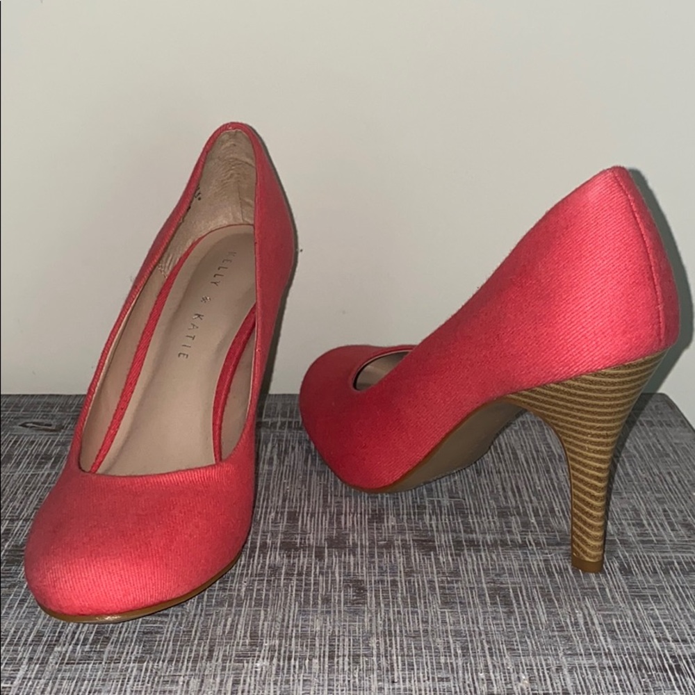Kelly & Katie Pink and wooden Heels 👠